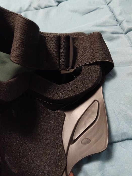 Маска с вградени очила