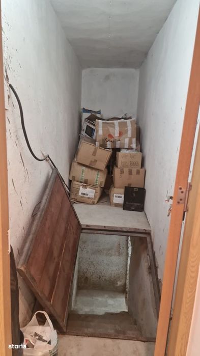 Apartament la parter si curte proprietate
