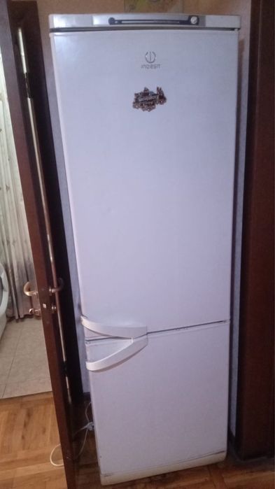 Холодильник Indesit