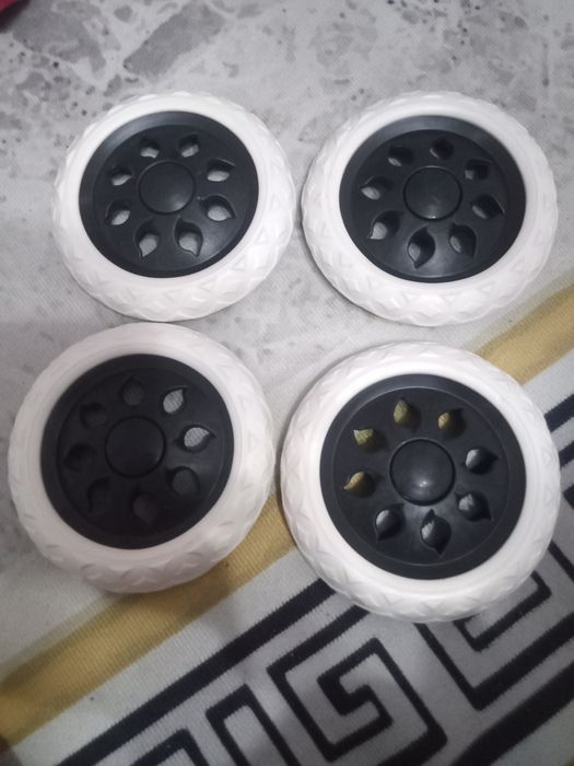 Продам колеса для коляски новые