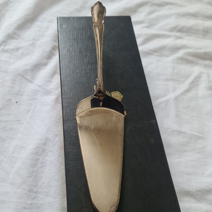 Винтидж Шпатула за торта ARTHUR PRICE OF ENGLAND, посребрена