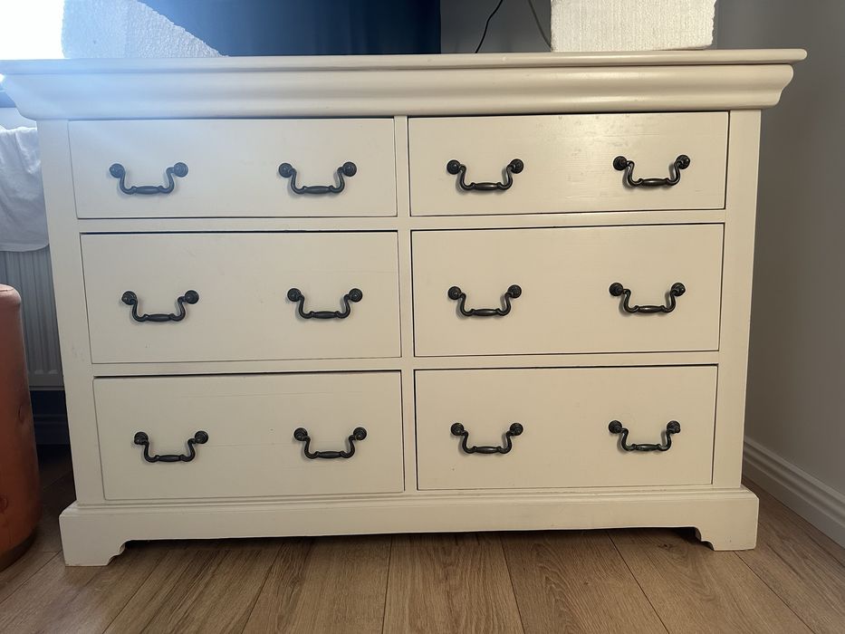 Vand dormitor vintage alb