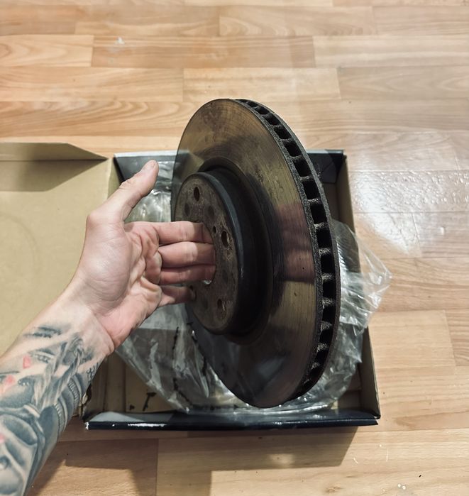 Продам передние тормозные диски tourerV, gs300