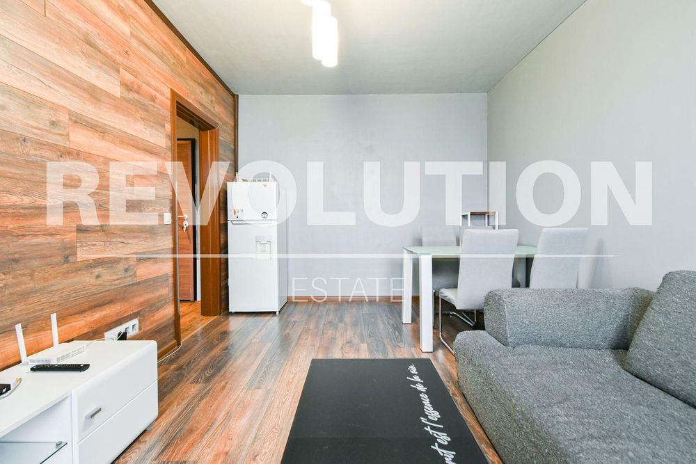 Двустаен апартамент в ж.к. Люлин 3.