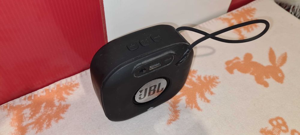Boxa JBL portabila = 100 lei