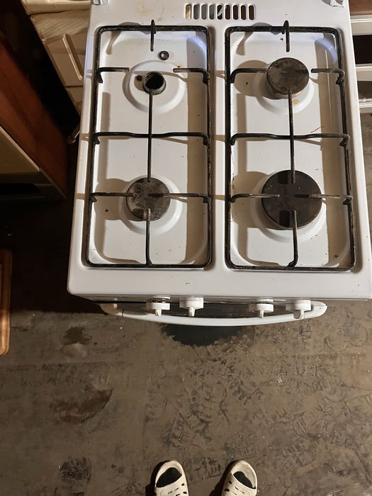 продам б/у 4 комфорную газ плиту
