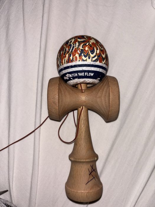 Vand kendama europe semnata de baiatul cool ,ivan,  blondu si avram