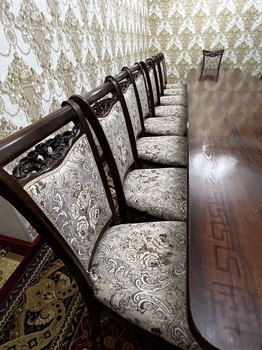 продаётся стол и стулья