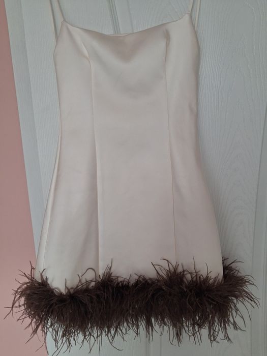 Страхотни сатенени рокли с пера Zara