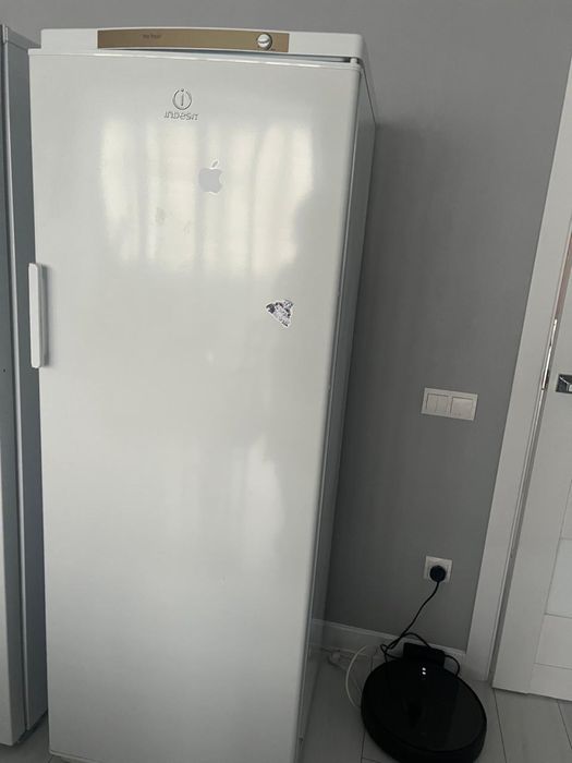 Продам морозильную камеру Indesit