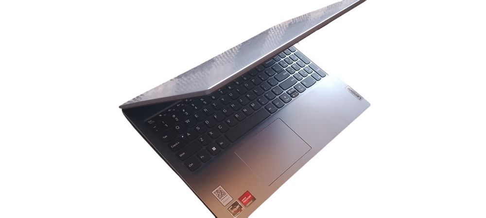 Noutbuk lenovo 82YU