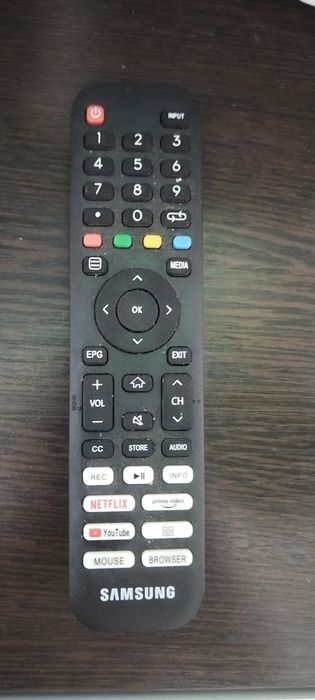 Samsung SMART TV  82см