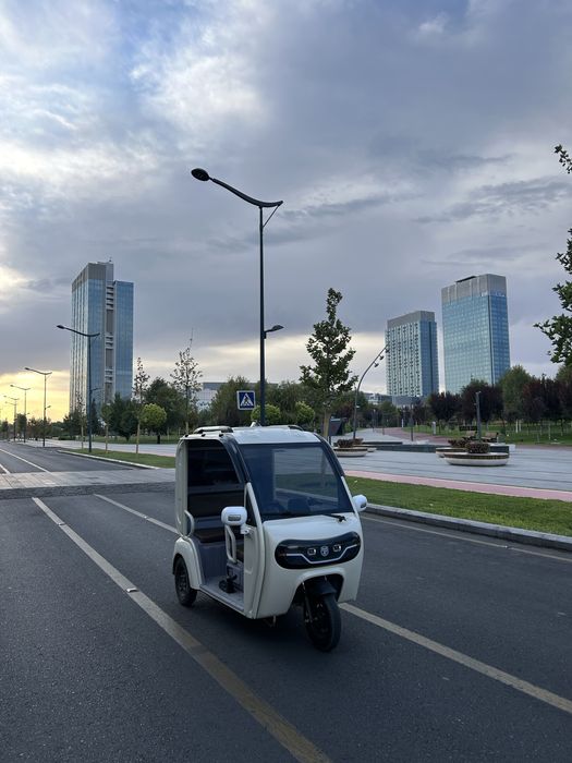 Продам электроскутер с 3 балонами, индийская рикша