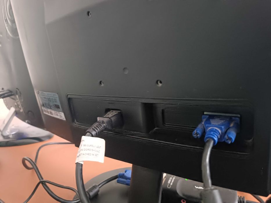 Монитор Samsung SyncMaster E2220 и LOC 22"