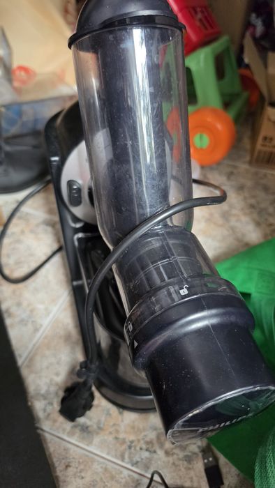 бавнооборотна сокоизстисквачка (студено пресоване / slow juicer) Philips Viva Collection, модел HR1889/70