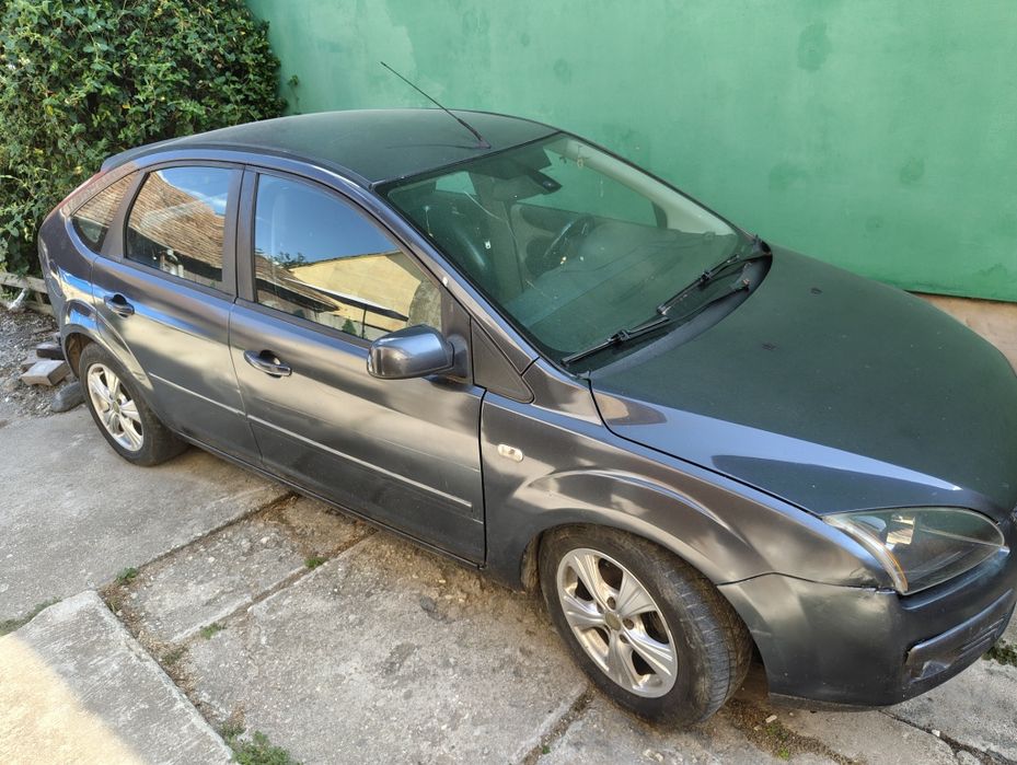 Ford focus 2.   .
