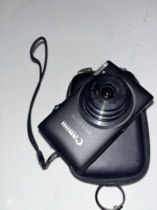 Canon IXUS 220 HS