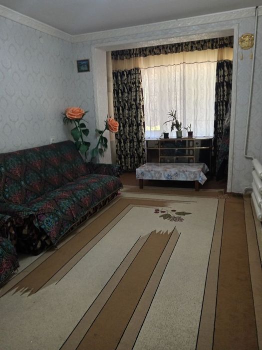Zarafshon shahri 3 mkr 3-dom 6-kvartira uy holati yaxshi, 1-etajda
