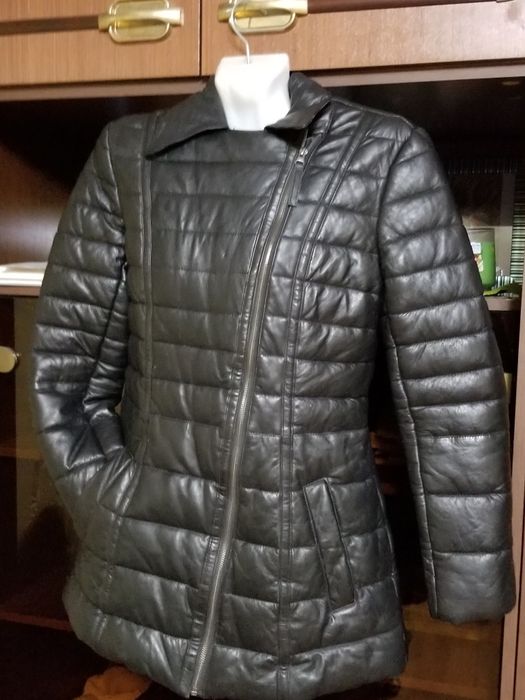 продам кожаную дутую  женскую куртку