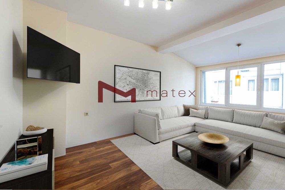 Тристаен Тухлен До Училище Васил Друмев - Траян Кателиев