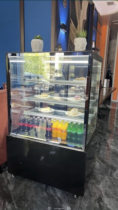 Витринный Холодильник