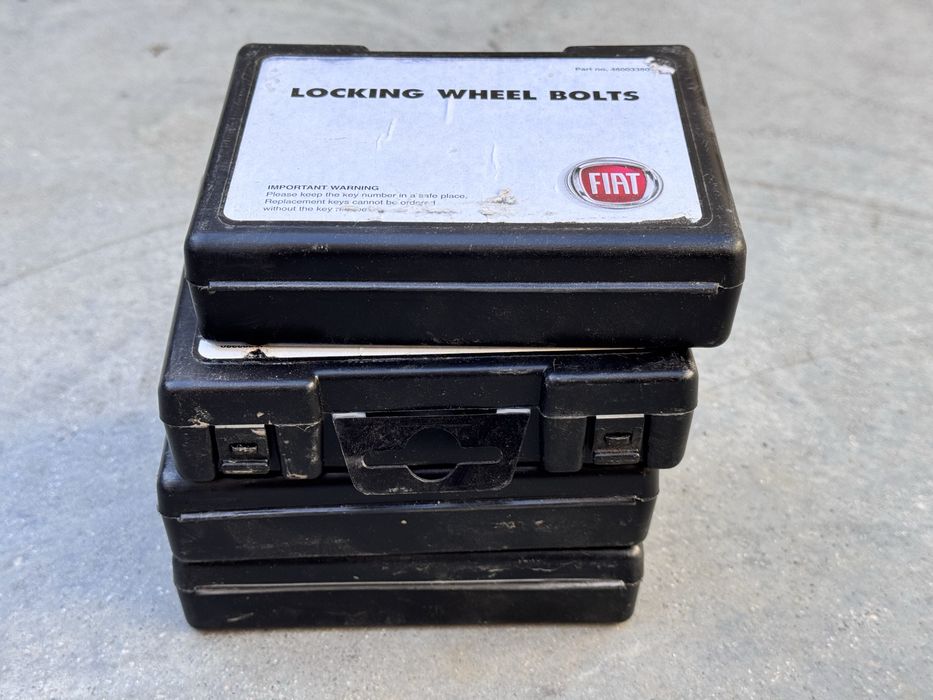 Секретни болтове за Fiat оригинални нови