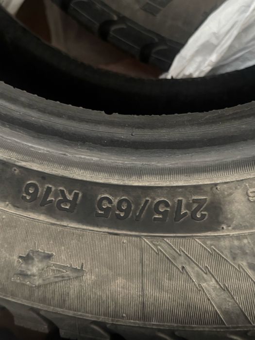 Зимние шины 215/65/16