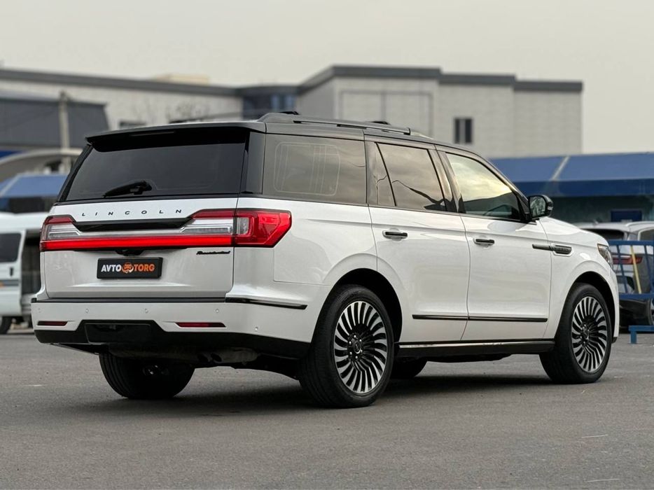 Lincoln Navigator Black Label