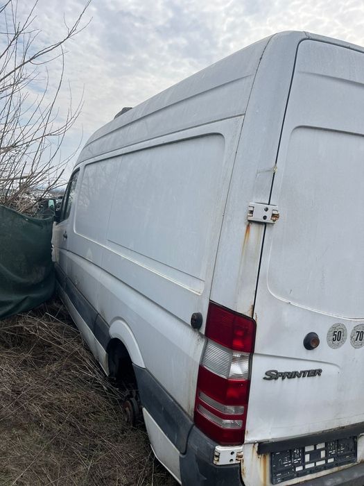 Dezmembrez Mercedes sprinter 313 2.2d