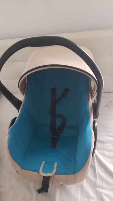 Scaun auto bebeluși cu copertina, merge pana la 16 kg;