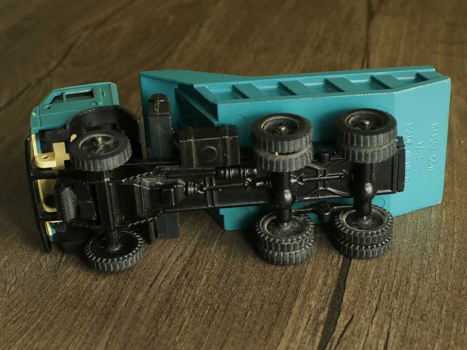 Масштабная модель камаз СССР 1.43