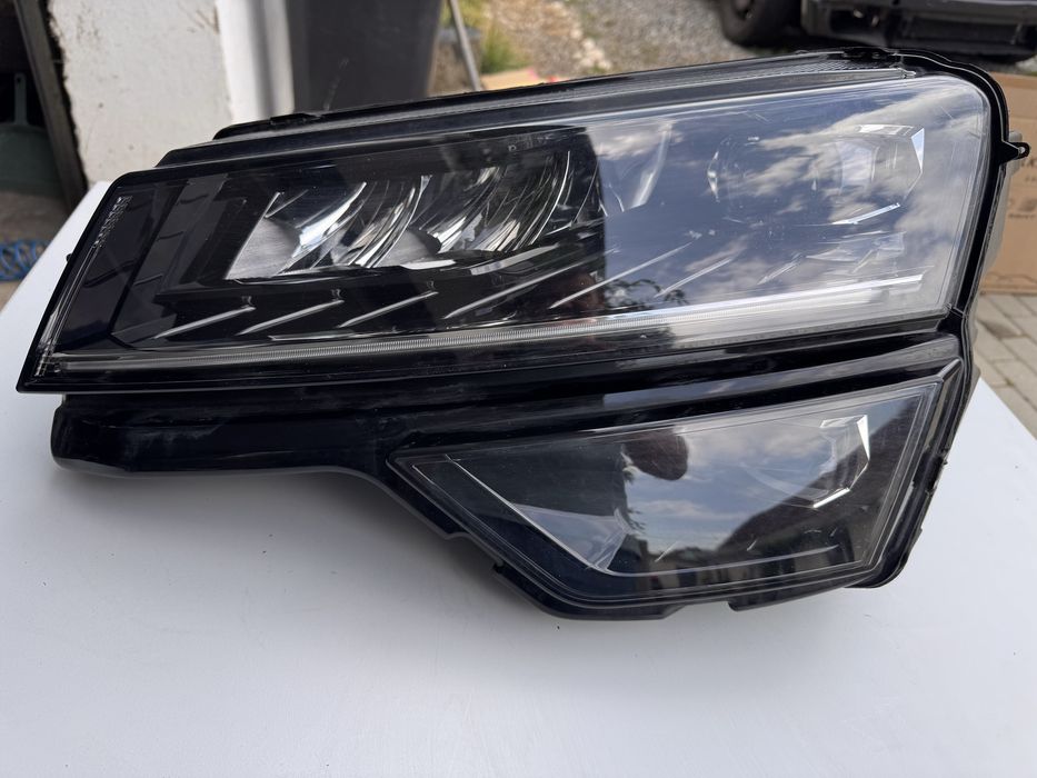 Far stanga Led Skoda Karoq