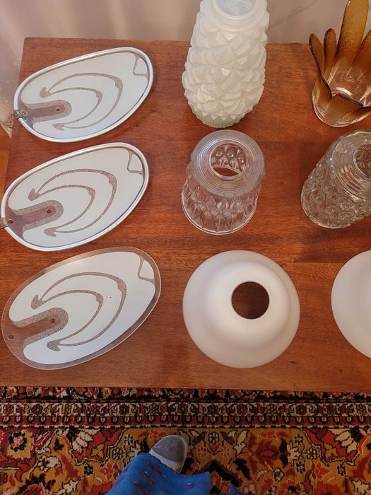 Плафоны разные для люстры.