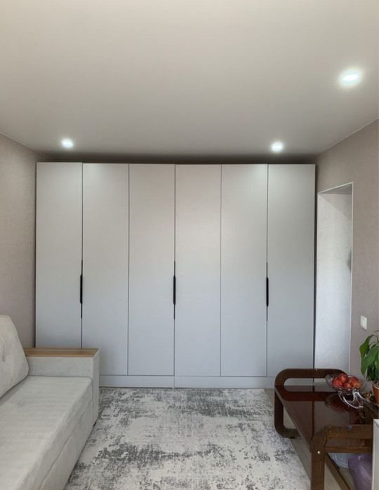 Срочно Чиланзар 4 метро Мирзо Улугбек продается 1 комнатная балкон 1/3