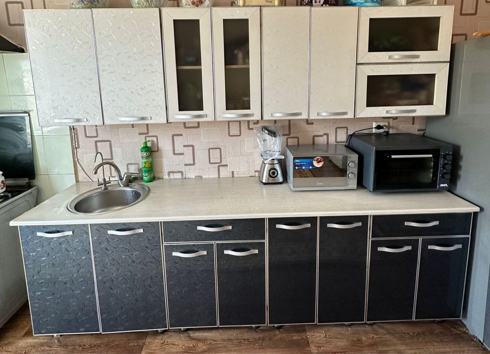 Кухонный гарнитур, прихожка шкаф