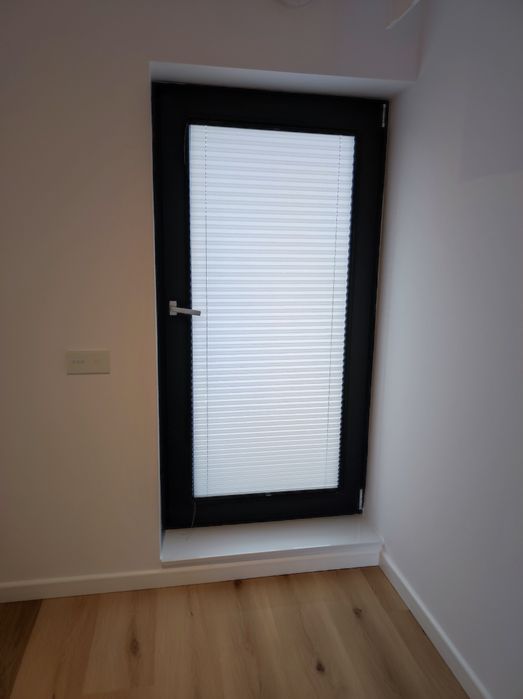 Jaluzele plisate cu material textil opac sau semitransparent