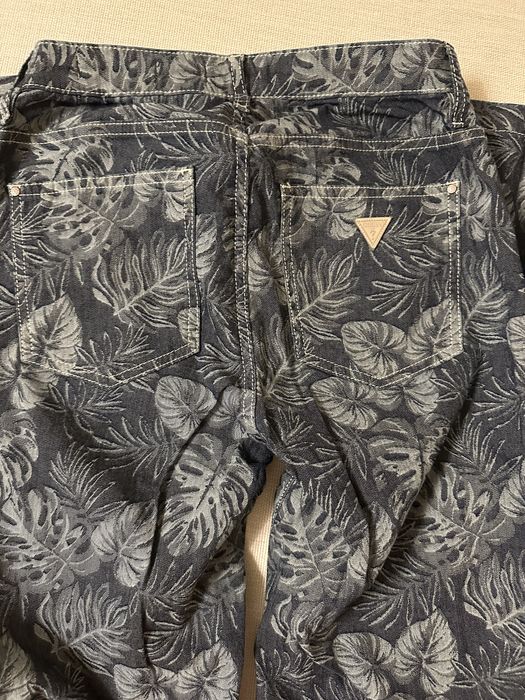 Оригинални дънки Guess с десен