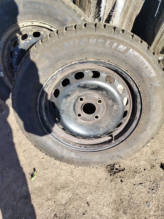 Продам зимнюю резину с дисками.
