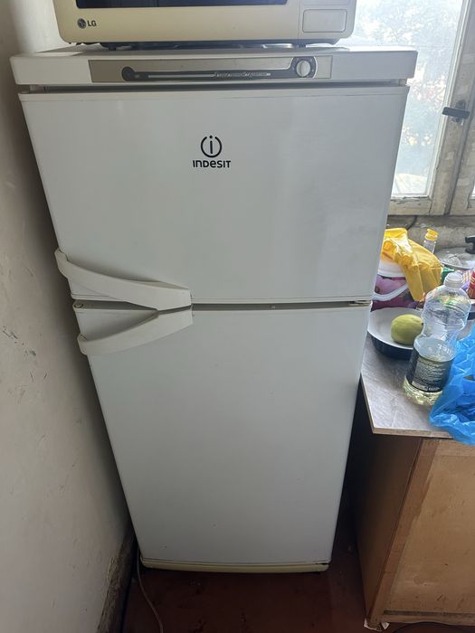 Холодильник Indesit полностью рабочий