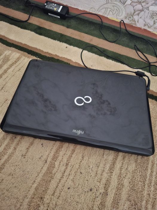 Noutbuk brend Fujitsu