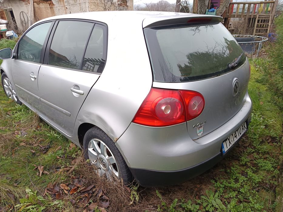 Продавам WV GOLF 1.6FSI benzin