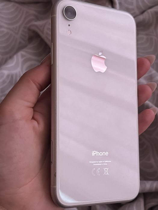 iPhone XR 64GB бял