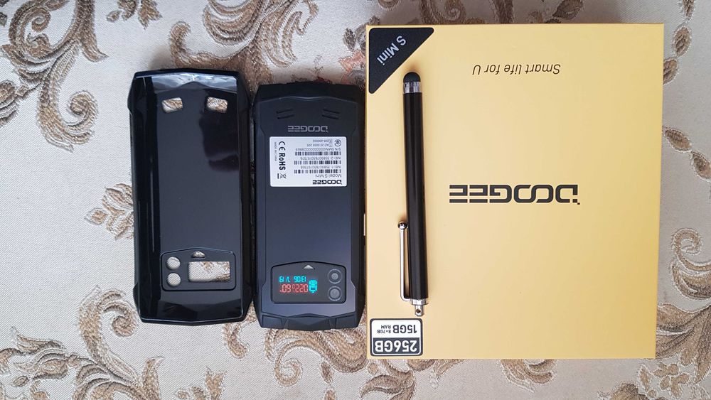 Продам смартфон DOOGEE Smini
