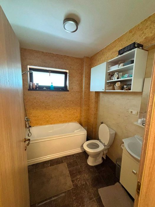 De inchiriat apartament cu o camera 48mp, zona capat CUG (loc de parcare inclus)