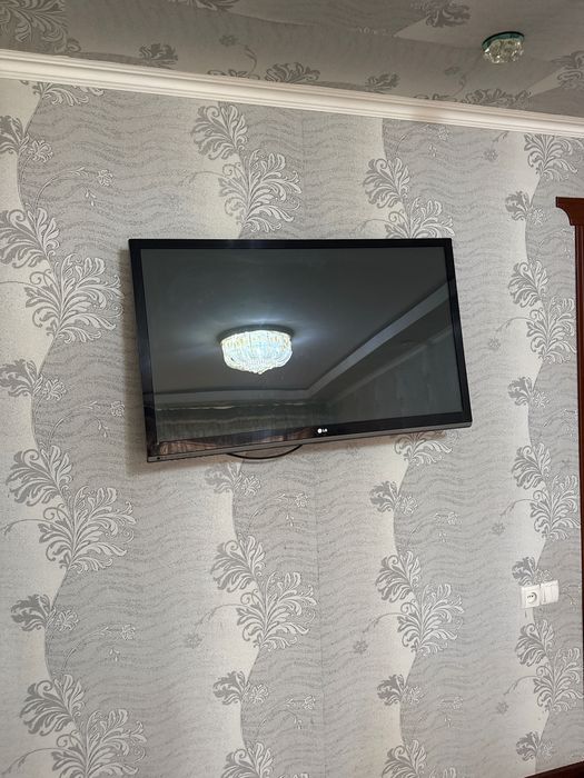 Телевизор LG 43  сантиметров, в хорошем состоянии