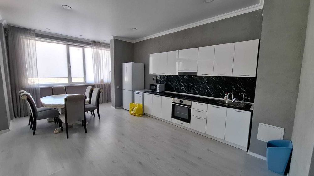 В продаже просторная 3-комнатная квартира, с шикарным видом.