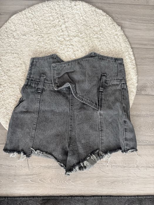 Pantaloni scurti marimea M