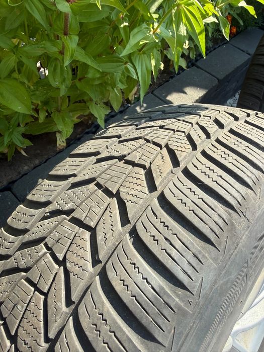 Roti cu anvelope  de Iarna BMW X1 X2 X3 X4 X5 Seria 3 Seria 5 225/60 R17 Hankook DOT23