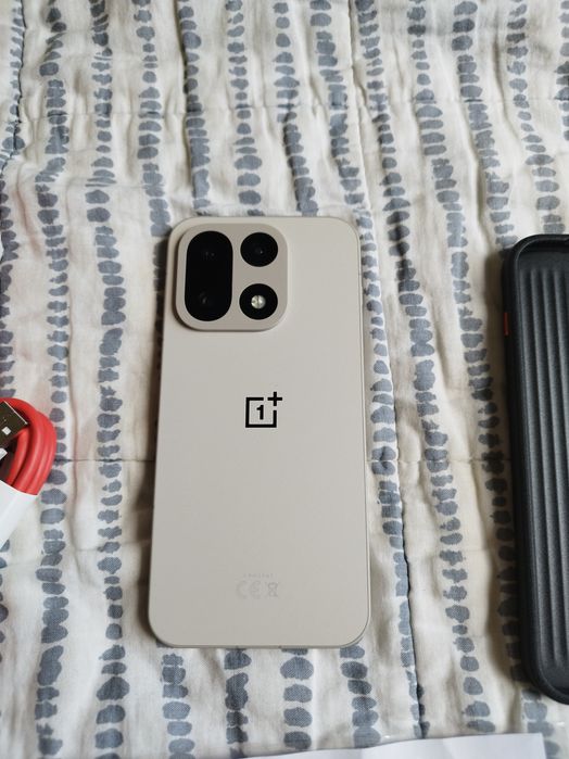 Oneplus 15 16/512 5G с гаранция