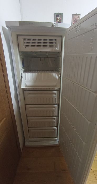 Морозилка  indesit no frost